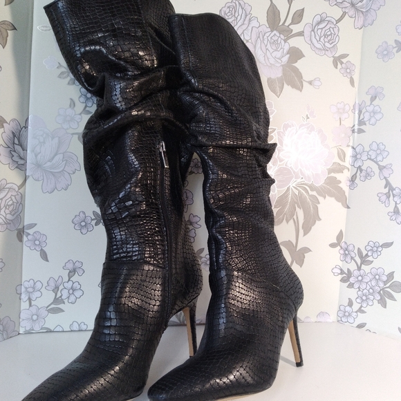Gorgeous pair of Vince Camuto Armonda Slouchy Boots, Black Leather. NWOT - Picture 2 of 6